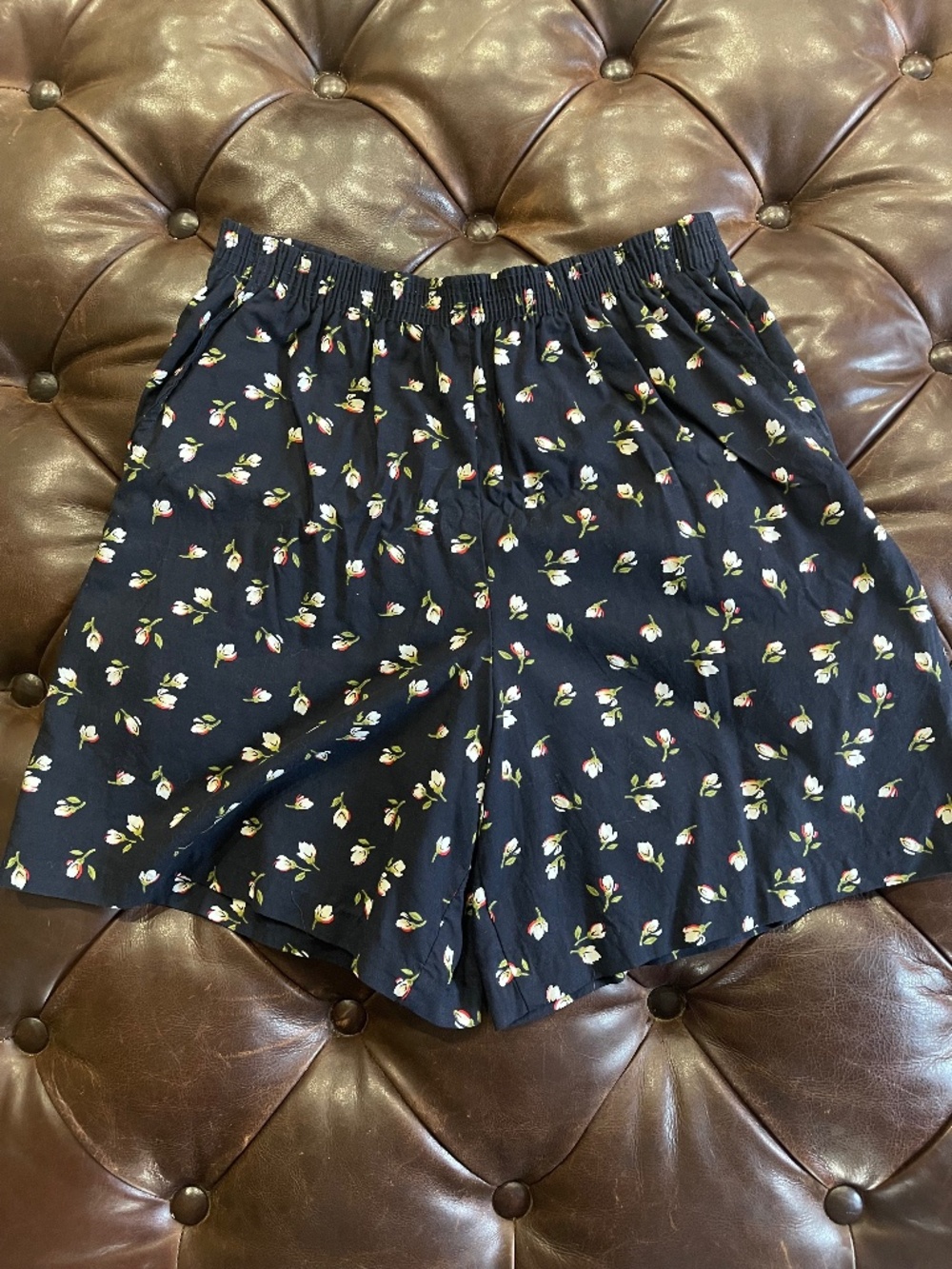 Vintage floral  print shorts